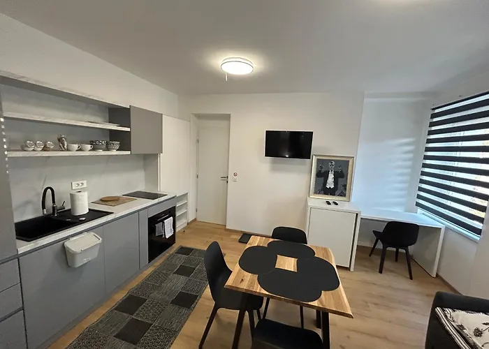 Casa Box Free Garage * Μαριμπόρ